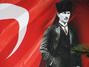 ataturk_with_turkish_flag-300x225