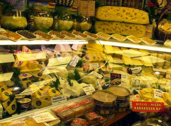 13- Törökország keleti részéről származó sajtok tömkelege.