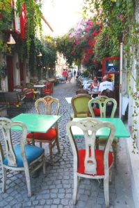 Forrás: http://www.perpetuallychic.com/2014/01/alacati-turkey/