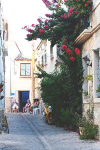 Forrás: http://www.perpetuallychic.com/2014/01/alacati-turkey/