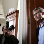 Az írónak nem az a dolga, hogy politikai nyilatkozatokat tegyen