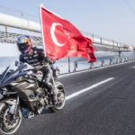 400 km/h-val repesztett a motoros a lezárt úton – videó