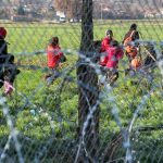 Avusturya’dan Macaristan sınırına tel örgü