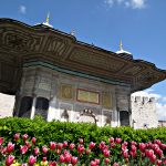 istanbul-topkapi-sarayi-sadirvan-lale