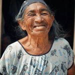 Egy utazó fotós lefényképezi, hogyan reagálnak a világ emberei arra, ha közlik velük, hogy gyönyörűek