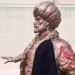 İbrahim Peçevi’nin heykeline gamalı haçlı saldırı