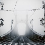 Budapeşte’nin sisli atmosferiyle korku filmlerine taş çıkartacak fotoğraflar yaratan adam