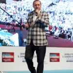 CUMHURBAŞKANI ERDOĞAN, EREN’İN ANNESİYLE KONUŞMASINI ANLATTI: „SEN CENNETİ 13 EVLADINLA TEMİNAT ALTINA ALDIN” „ARTIK PARLAMENTER DEMOKRASİ YOK” „BAZI FİRELER VERDİK AMA YAŞANAN SALDIRILARA BAKILDIĞINDA  BUNLARIN ORANI ÇOK KÜÇÜKTÜR” „PARTİMİZİN ÇATISI ALTINDA FETÖ İLE İLTİSAKI OLANLARI ASLA BARINDIRAMAYIZ” „YOL YAKINKEN NEREDE FETÖ İLE BAĞLANTISI OLANLAR VARSA HEMEN BİZE BİLDİRİN. ANINDA KAPIYA KOYMAYA MECBURUZ”