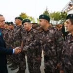 erdogan katonak kezfogas