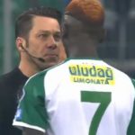 Videó: a török bíró a nézésével rakta helyre a dühöngő játékost