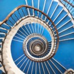 15 örnekle Balint Alovits’in spiral merdiven fotoğrafları