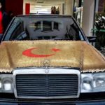 25 ezer pénzérmével fedte be autóját egy török férfi