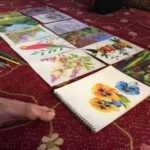 Saját készítésű festményeinek eladásával szeretné családját támogatni