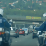 Otobanda “taş, kâğıt, makas” oynayan motorlu polislere soruşturma açıldı