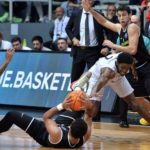 Beleszaladt a késbe a Falco Törökországban