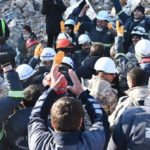 Földrengés: egy testvérpárt hoztak élve a felszínre a 198. órában