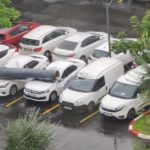 Parkoló autókra zuhant egy repülő alkatrésze Törökország fővárosában