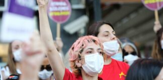 Demokraták szárnypróbálgatása: török nők, akik mernek sarkukra állni