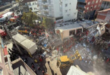 Hétszintes ház omlott össze Törökországban – egy családot keresnek a romok alatt