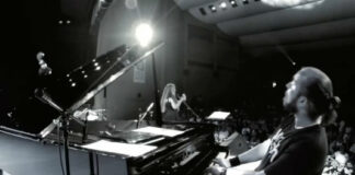 Jülide Özçelik – Aç Kapıyı Gir İçeri