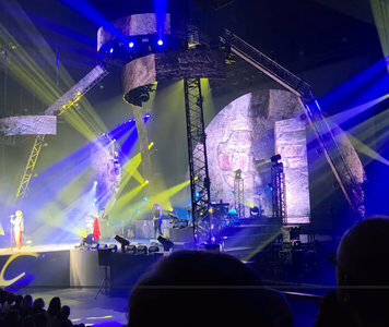 Koncz Zsuzsa, Még 1 aréna – Békét és reménységet