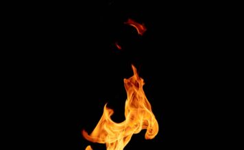 Hatan meghaltak egy törökországi parfümraktárban keletkezett tűzben