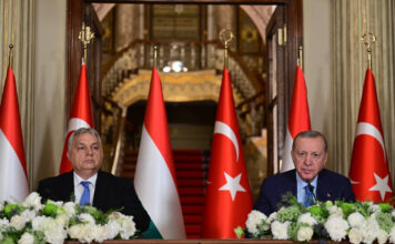 Erdoğan ve Orban, Dolmabahçe’de görüştü; Türkiye ile Macaristan arasında 16 anlaşma imzalandı