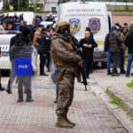 A török hatóságok összecsaptak az ISIS terroristáival, három rendőr meghalt