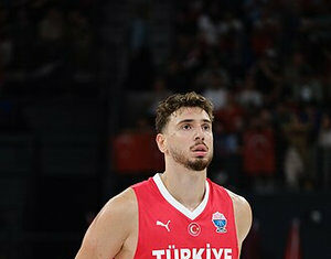 A törökök szupersztárja az NBA legjobbjának helyébe lépett