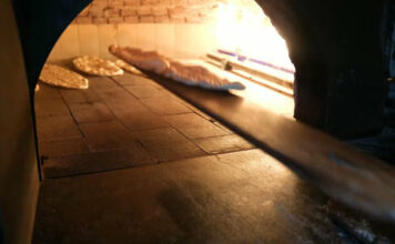 Isztambul egyik legjobb török kebab éttermének belsejében! Kenyerek és kebabok