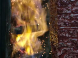 Ez a török étterem úgy működik, mint egy gép! Óriási döner és friss tandoor kenyér