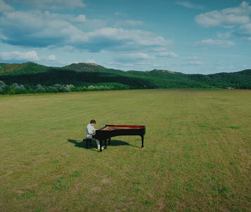 ROCKET MAN – Peter Bence x Peter Besenyei